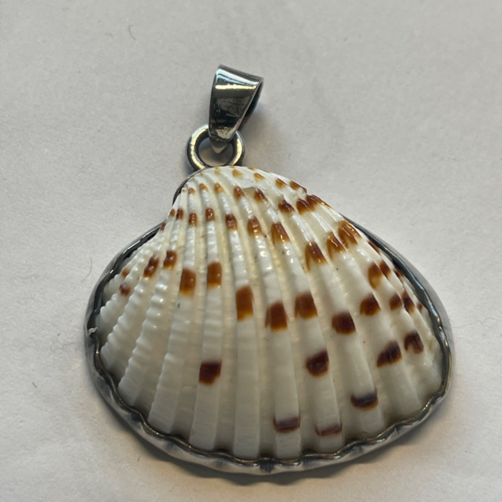 Charles Albert Sterling Silver Shell Pendant - Picture 4 of 7